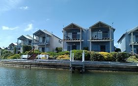 Captains Cove Resort - Waterfront Apartments